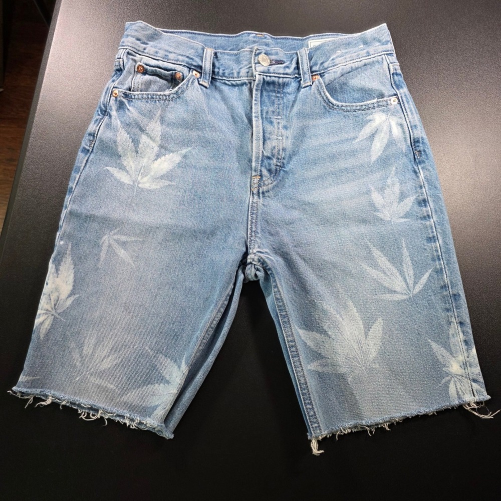 Gap 90s Straight High Rise Denim Shorts Light Wash Leaf Print Blue 27/4L